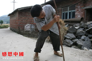 杨玉春：我只能和继母相依为命！