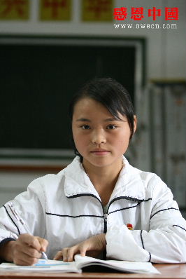 舒化/照片中的小女孩名叫舒化鸾，今年17岁，就读于上司中学初三（八)...