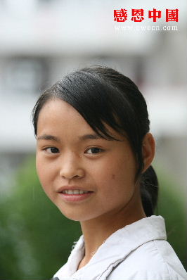 舒化/01 照片中的小女孩名叫舒化鸾，今年17岁，就读于上司中学初三（...
