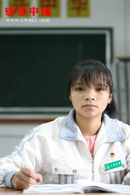 韦祖芳/小女孩名叫韦祖芳，今年17岁，就读于上司中学初三（八)班，成绩...