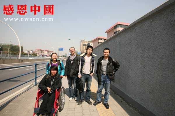 感恩中国网站上海志愿者合影照片_志愿